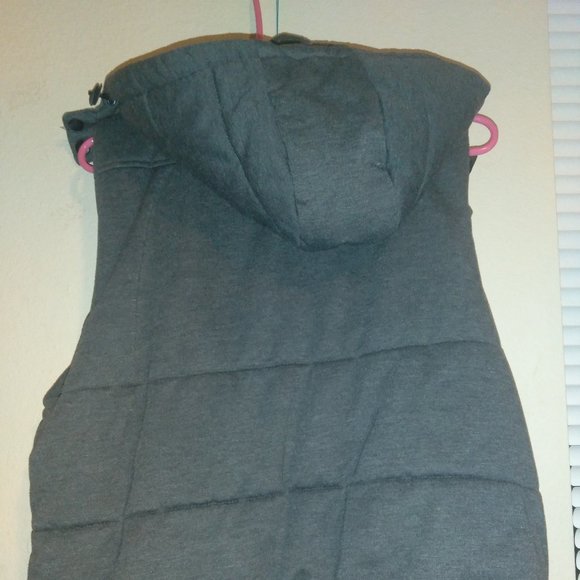 Warm grey vest with hoodie - Picture 2 of 2